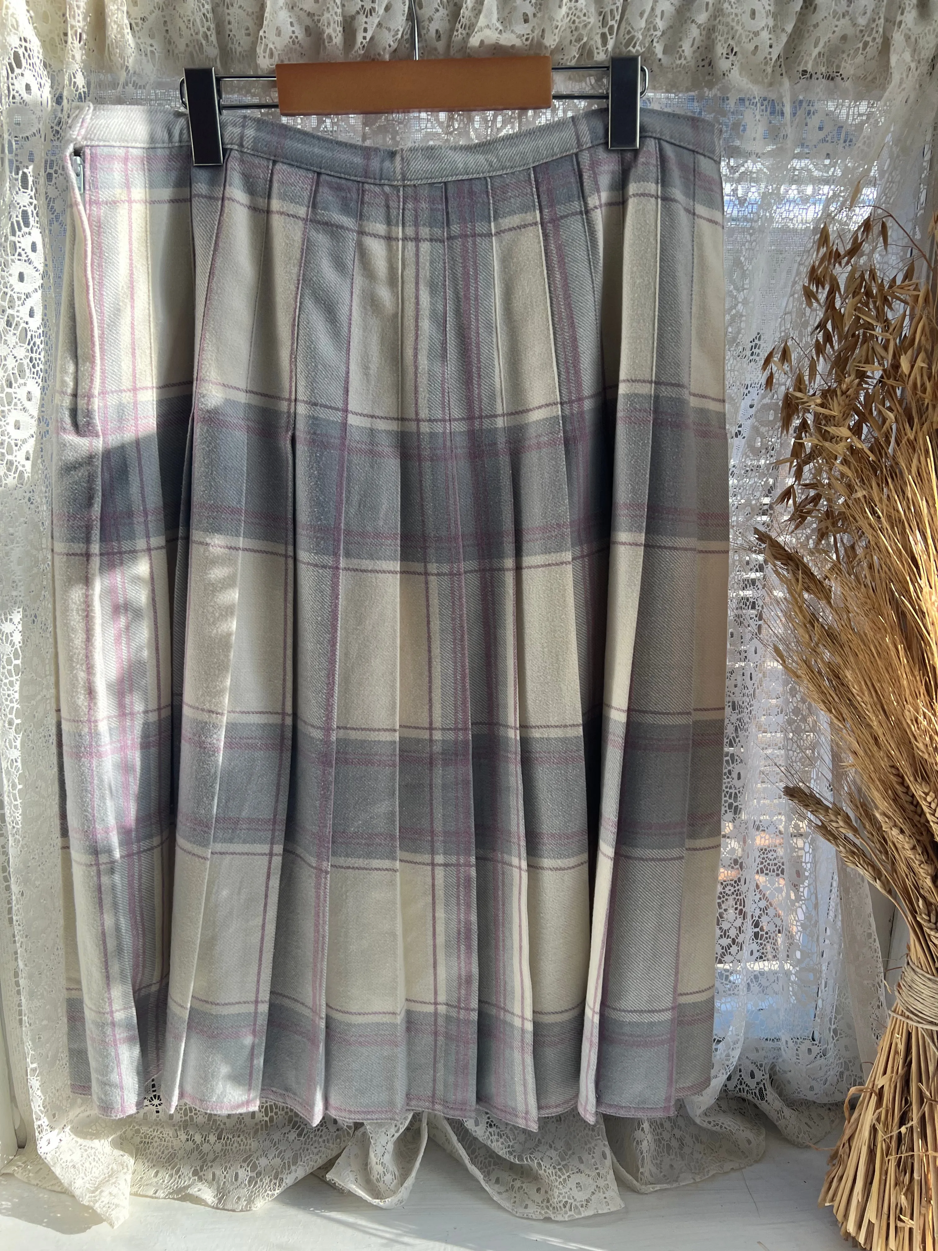 Vintage 80's Wool Plaid (Grey/Cream/Mauve) Pleated Skirt (XL)