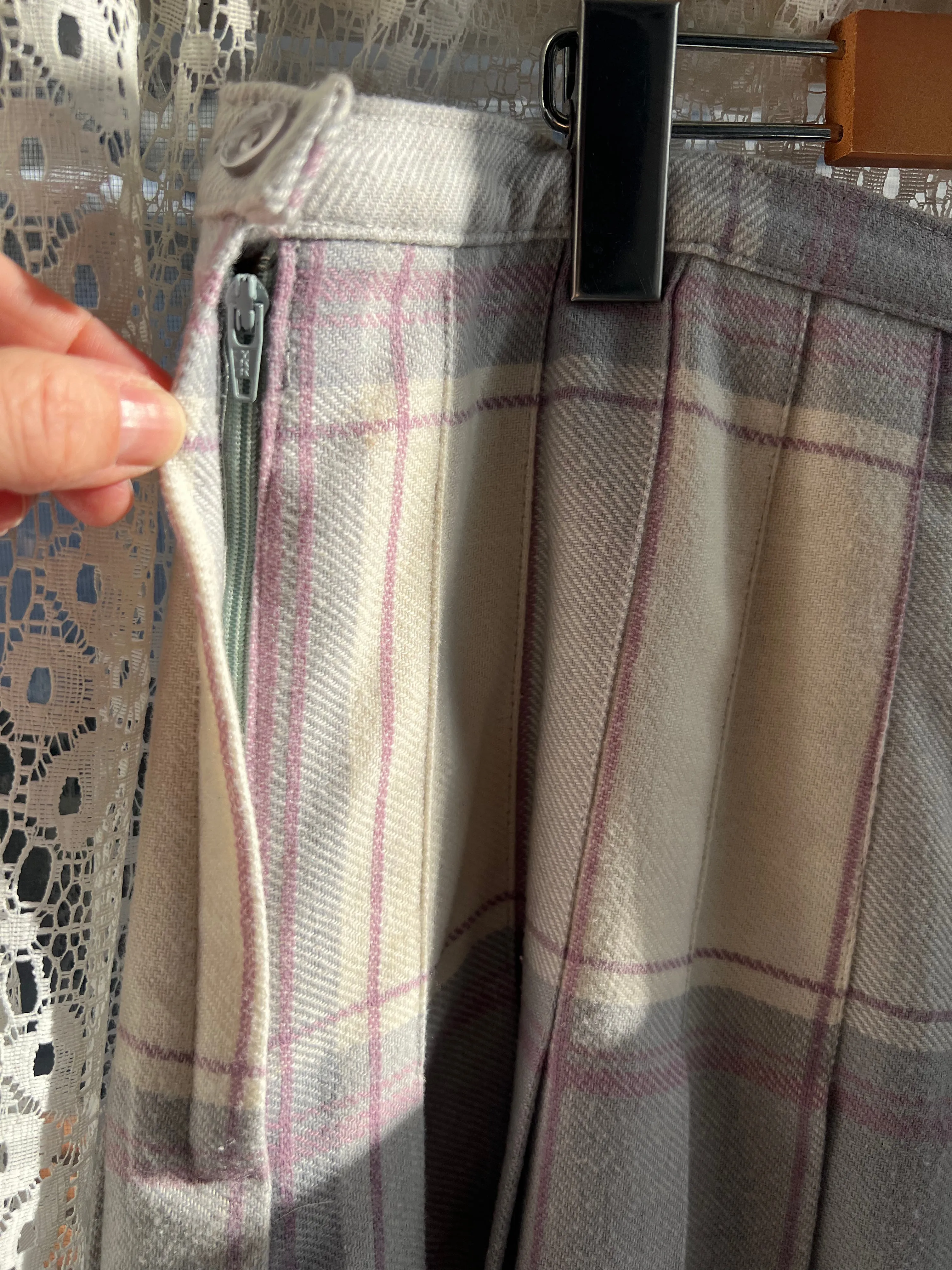 Vintage 80's Wool Plaid (Grey/Cream/Mauve) Pleated Skirt (XL)